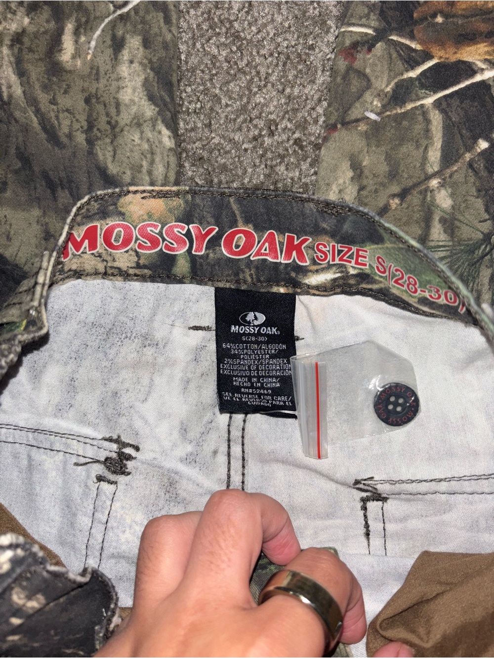 Mossy Oak Men’s Mossy Camo Cargo Pants - Green/Brown 28-30 - Picture 2 of 5